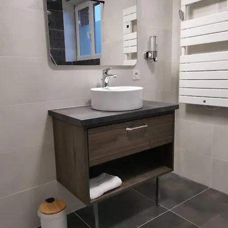 Appartement L'hermitiere, Cadre Verdoyant-fonctionnel-grand Confort-parking Wifi Gratuit *